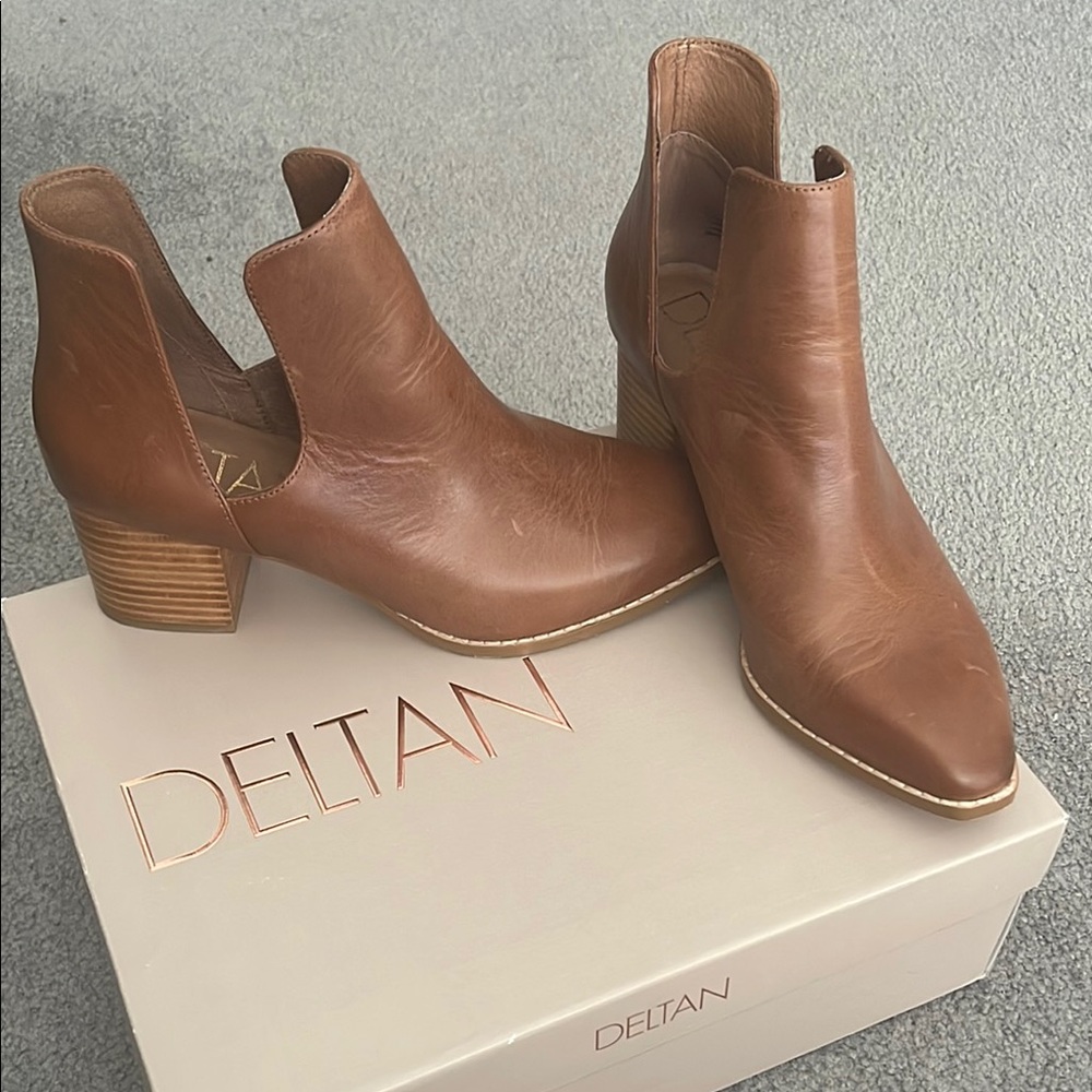 Deltan Piper Ankle Boots